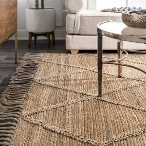 Alfombra natural trenzada Treillage con borlas entrelazadas
