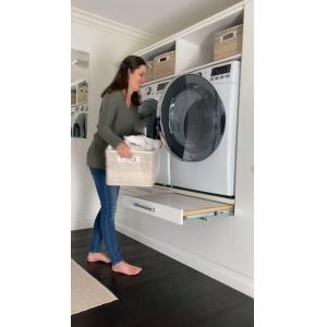Estante del cuarto de lavado debajo de la lavadora