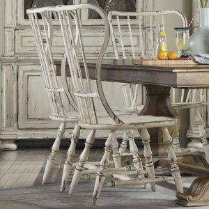 Hooker Furniture Brighton Silla lateral con respaldo de husillo en blanco calcáreo vintage